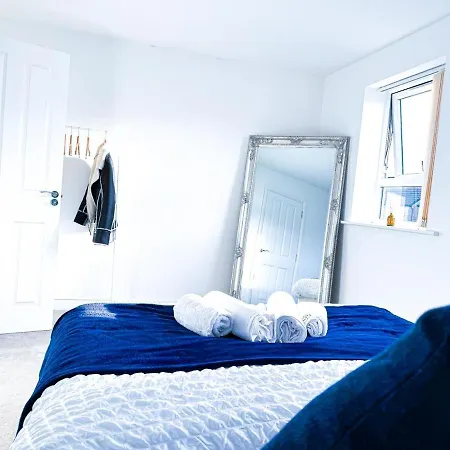 Family, Group & Contractor - Sleeps Upto 9 Guests With Free Parking Appartement *
