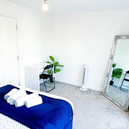 Family, Group & Contractor - Sleeps Upto 9 Guests With Free Parking Appartement *