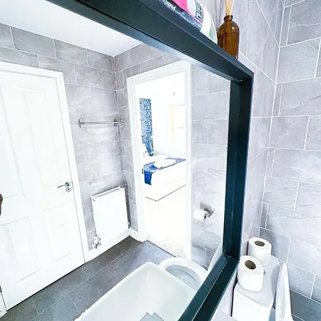 Appartement Family, Group & Contractor - Sleeps Upto 9 Guests With Free Parking *