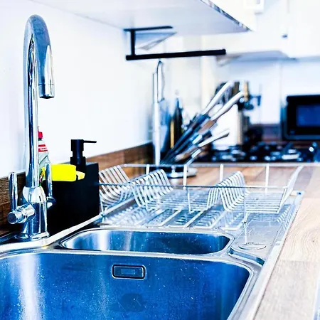 Family, Group & Contractor - Sleeps Upto 9 Guests With Free Parking Appartement *