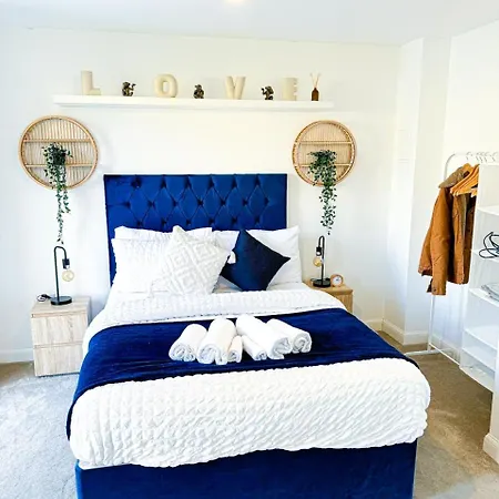 Family, Group & Contractor - Sleeps Upto 9 Guests With Free Parking Appartement