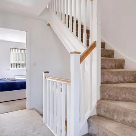 Family, Group & Contractor - Sleeps Upto 9 Guests With Free Parking * Birmingam