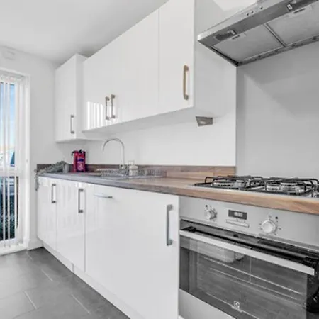 Family, Group & Contractor - Sleeps Upto 9 Guests With Free Parking Apartamento *