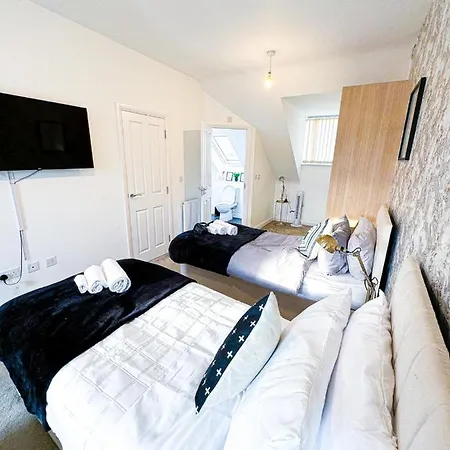 Family, Group & Contractor - Sleeps Upto 9 Guests With Free Parking Apartamento Birmingam