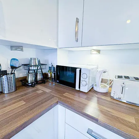 Family, Group & Contractor - Sleeps Upto 9 Guests With Free Parking Apartamento