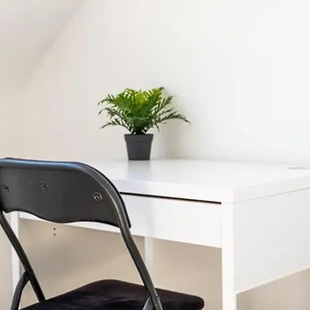 Apartamento Family, Group & Contractor - Sleeps Upto 9 Guests With Free Parking *