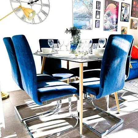 Family, Group & Contractor - Sleeps Upto 9 Guests With Free Parking * Birmingam