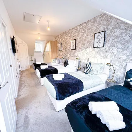 Family, Group & Contractor - Sleeps Upto 9 Guests With Free Parking Apartamento