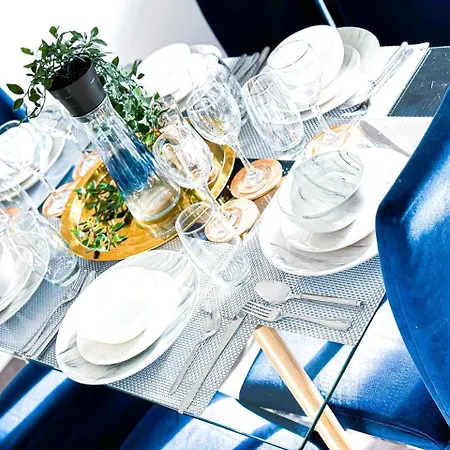 Apartamento Family, Group & Contractor - Sleeps Upto 9 Guests With Free Parking *
