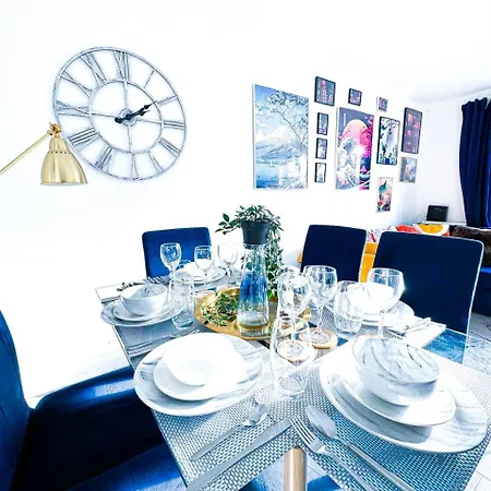 Family, Group & Contractor - Sleeps Upto 9 Guests With Free Parking