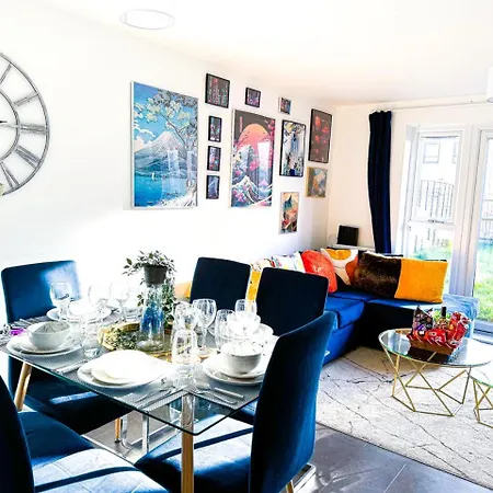 Family, Group & Contractor - Sleeps Upto 9 Guests With Free Parking * Birmingam